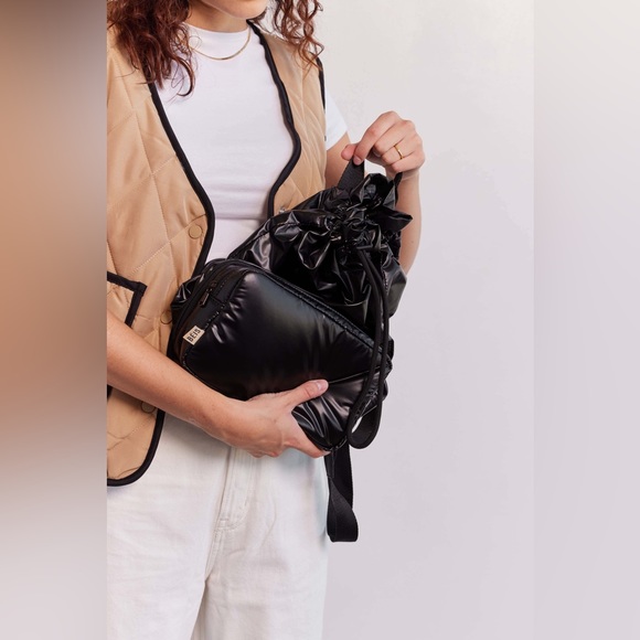 BEIS The Expandable Pouch in Black main image 6